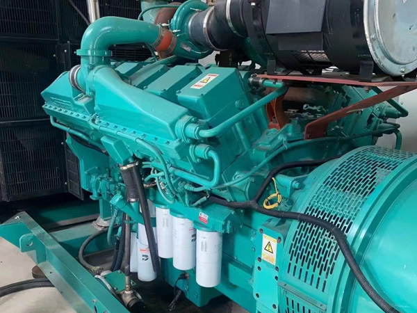 城区更换100kW柴油发电机组机油时，需要注意哪些事项？