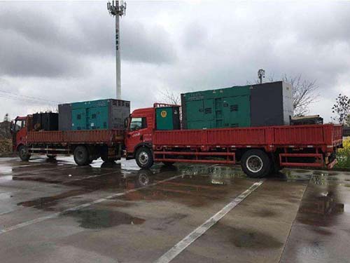 城区涂抹密封胶后，需要等待多长时间才能安装水冷式机油散热器密封件？